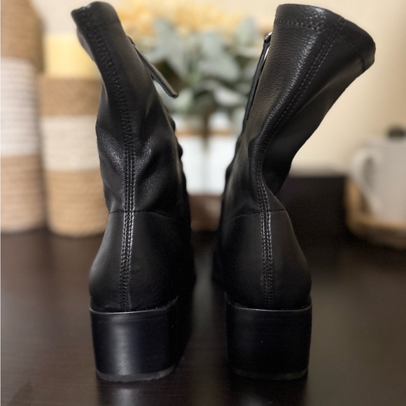 NWT Quince Leather Sketch Sock
Sleek Black Ankle Boot size 7 - Picture 3 of 9